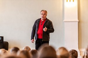 Das Duo Ruggieri trat am 1. Dezember im Humboldt-Gymnasium auf
