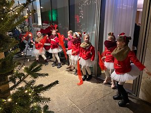 Auftritt am Adventskalender vor der Nordh&auml;user Bibliothek
