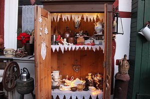 Weihnachtliches Ambiente im Antiquit&auml;ten-und Tr&ouml;delhof