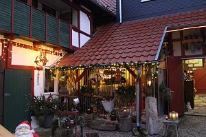 Weihnachtliches Ambiente im Antiquit&auml;ten-und Tr&ouml;delhof