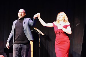 In Haus der Kunst in Sondershausen fand das vorletzte Weihnachtskonzert des Tenortrios Fellas, in diesem Jahr, vor ausverkauftem Haus statt. Am Klavier begleitete sie die bekannten Pianistin Rosalina Genchev 