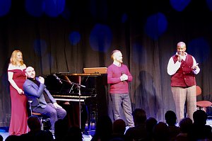 In Haus der Kunst in Sondershausen fand das vorletzte Weihnachtskonzert des Tenortrios Fellas, in diesem Jahr, vor ausverkauftem Haus statt. Am Klavier begleitete sie die bekannten Pianistin Rosalina Genchev 
