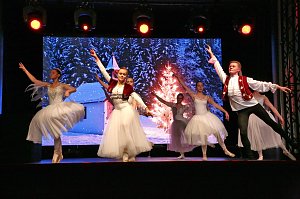 Weihnachtsballett mit den Eleven des Tanzstudios Radeva