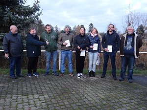 Auszeichnung der anwesenden neuen Rettungsschwimmer f&uuml;r das Naturschwimmbad. Von rechts nach links: Roland Schr&ouml;der (Ortsb&uuml;rgermeister Heldrungen), Peter Ke&szlig;ler (Ausbilder der DLRG OG Kyffh&auml;user e.V.), Stephan  Schenk (2. Vereinsvorsitzender), Jens Bergmann, Maja-, Eyleen- und Stefan Ru&szlig;land (Rettungsschwimmer mit dem RSA in Silber), Fred K&auml;stner (Schwimmmeister)