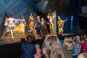 "Schneewittchen" in der Wiedigsburghalle