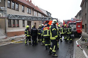 Wohnungsbrand in Neustadt/ Greu&szlig;en forderte zwei Personen mit Rauchgasvergiftung