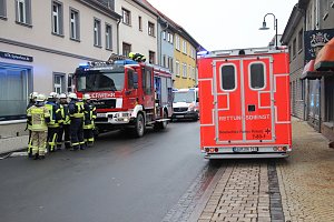 Wohnungsbrand in Neustadt/ Greu&szlig;en forderte zwei Personen mit Rauchgasvergiftung