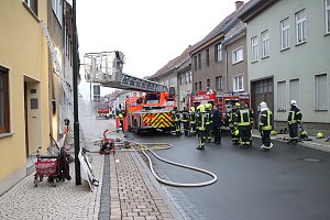 Wohnungsbrand in Neustadt/ Greu&szlig;en forderte zwei Personen mit Rauchgasvergiftung