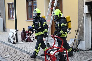 Wohnungsbrand in Neustadt/ Greu&szlig;en forderte zwei Personen mit Rauchgasvergiftung