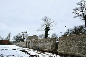 Freigabe der sanierten Stadtmauer am Humboldt-Gymnasium