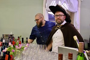 (re.) Martin Braun Mitveranstalter und Gastwirt der Ratswaage in Bad Langensalza
