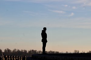 Verleihung des Fahnenbandes vor dem Kyffh&auml;user Denkmal