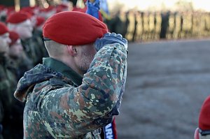 Verleihung des Fahnenbandes vor dem Kyffh&auml;user Denkmal