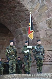 Verleihung des Fahnenbandes vor dem Kyffh&auml;user Denkmal