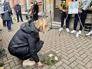 Neuer Stolperstein in der Landgrabenstra&szlig;e