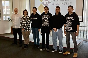 Junge Freunde alter Technik am IFA Museum Nordhausen