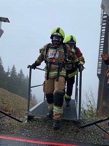 S&uuml;dharzer Feuerwehrleute beim 2. Oberhofer Treppenlauf