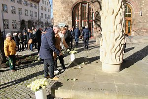 Gedenken vor dem Rathaus