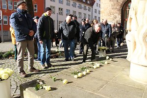 Gedenken vor dem Rathaus