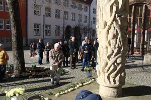 Gedenken vor dem Rathaus