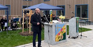 Gesch&auml;ftsf&uuml;hrer der Novalis Diakonie, Herr Clemens Schlegelmilch, bei der Einweihungsfeier der Seniorenwohngemeinschaft Caroline Falk
