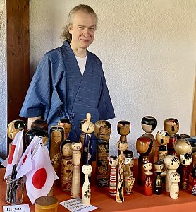 Henning Sabo mit japanischer Kunst beim Hanami in Bad Langensalza