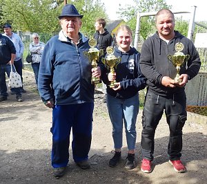 H&auml;hnekr&auml;hen in Etzleben