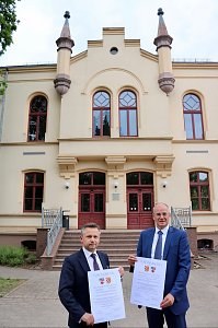Freundschaftliche Feierlichkeiten im Landratsamt