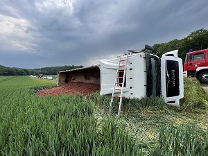 Unfall mit umgekipptem Sattelzug