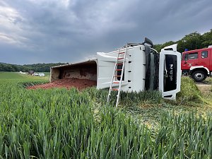 Unfall mit umgekipptem Sattelzug