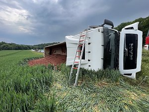 Unfall mit umgekipptem Sattelzug