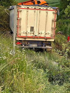 Verunfallter Lkw an der A38