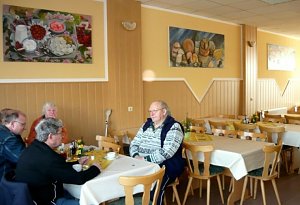 Gem&auml;lde, K&uuml;nstler, Belegschaft und G&auml;ste im Kochhaus