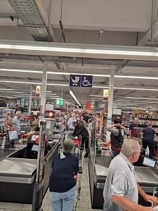 Streik im Kaufland f&uuml;hrte zu langen Schlangen an den Kassen 