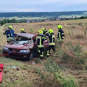 Drei junge M&auml;nner bei Unfall leicht verletzt