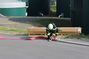 Feuerwehr&uuml;bung an der Biomethananlage in Bielen