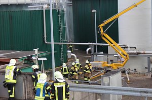 Feuerwehr&uuml;bung an der Biomethananlage in Bielen