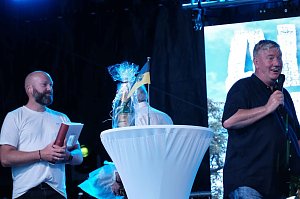 Verabschiedung auf der B&uuml;hne