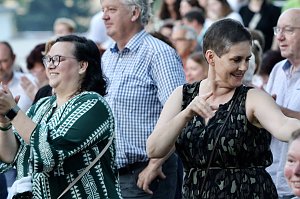 Begeisterte Zuschauerinnen und Zuschauer beim "ABBA Dream Tribute" Konzert in Bad Langensalza