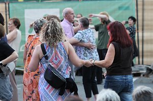 Begeisterte Zuschauerinnen und Zuschauer beim "ABBA Dream Tribute" Konzert in Bad Langensalza