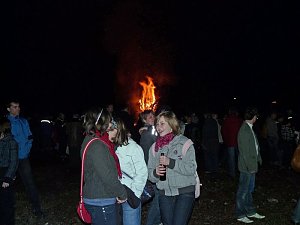 Osterfeuer-Party