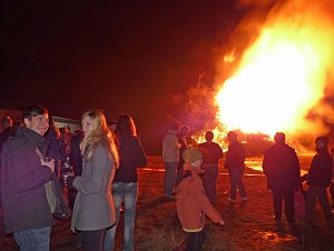 Osterfeuer-Party