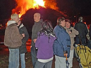 Osterfeuer-Party