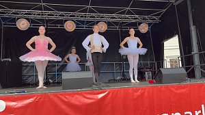 Die Eleven der Tanzschule Radeva in Aktion