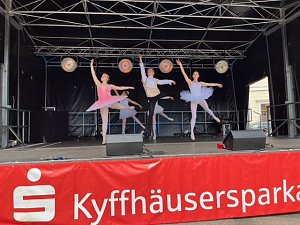Die Eleven der Tanzschule Radeva in Aktion