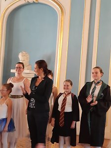 Die T&auml;nzer und T&auml;nzerinnen im Blauen Saal in Sondershausen