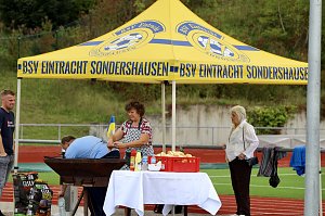 Das Sportzentrum "Am G&ouml;ldner" wurde feierlich er&ouml;ffnet. Ehrenamtliche des BSV Eintracht Sondershausen versorgten die G&auml;ste mit leckeren, kostenlosen Bratw&uuml;rsten