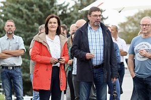 Sportzentrum "Am G&ouml;ldner" wurde feierlich er&ouml;ffnet. 2.v.li. Landr&auml;tin Antje Hochwind-Schneider; 2. v.re. Joachim Kreyer (bis 2018 B&uuml;rgermeister der Stadt Sondershausen)