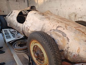 Vorbereitung f&uuml;r die Restaurierung - der Formel 2 Rennwagen Kurt Baums