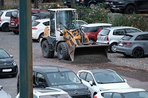 L&ouml;cher stopfen auf dem August-Bebel-Platz